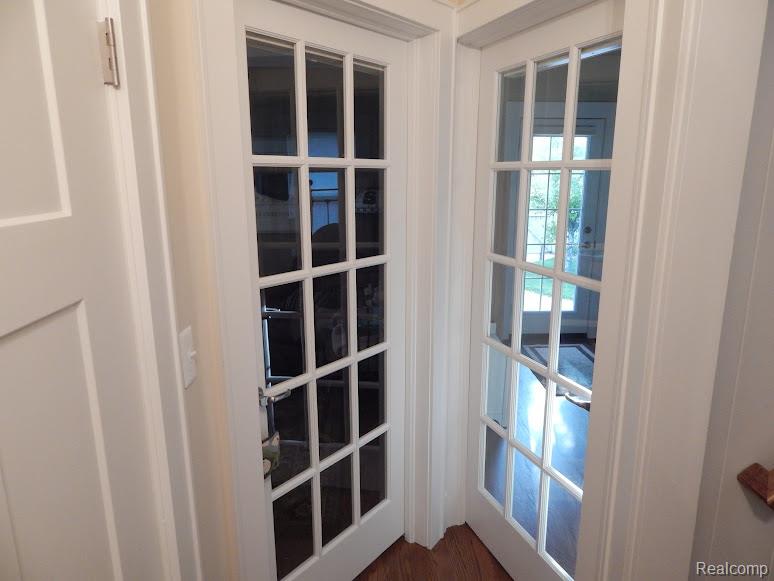 427 Wesley Street Rochester, MI 48307 - Photo 10 of 28 1st Floor Bedroom Entrance Doors.