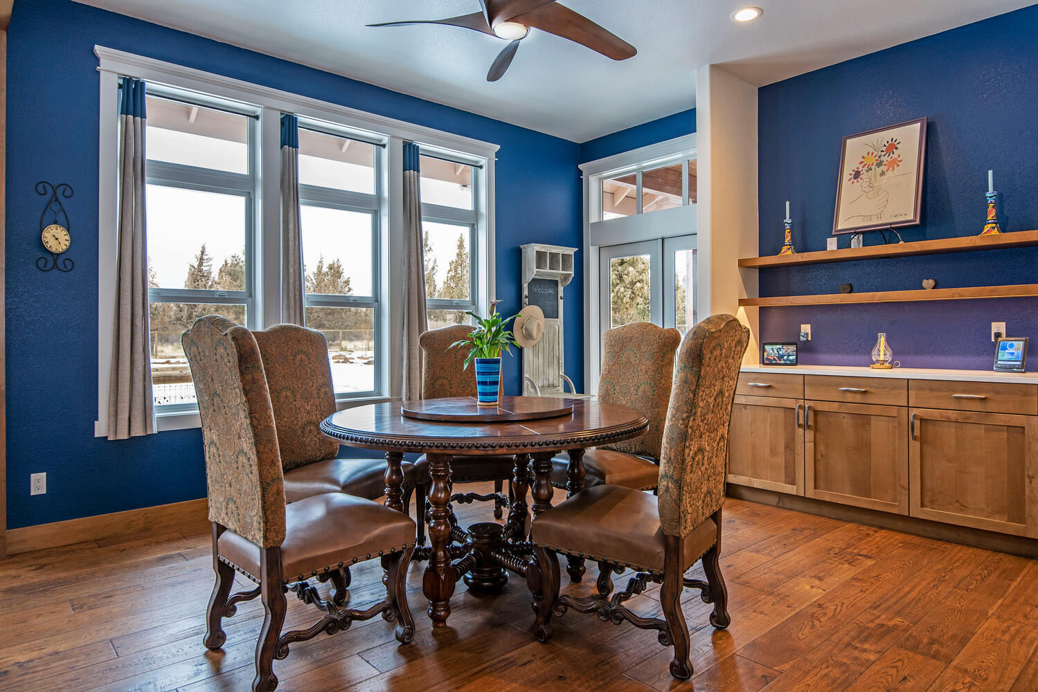 17470 Mountain View Road Sisters, OR 97759 - Photo 10 of 50 Dining area with built-in buffet. Floating shelves have under-shelf lighting