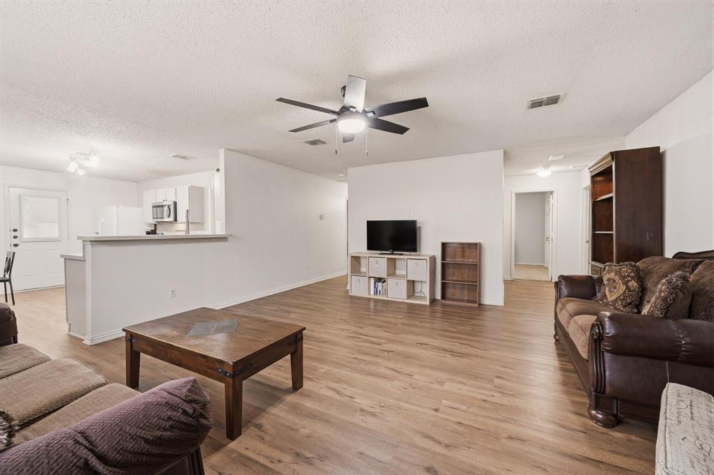 1131 Single Tree Drive Forney, TX 75126 - Photo 6 of 19