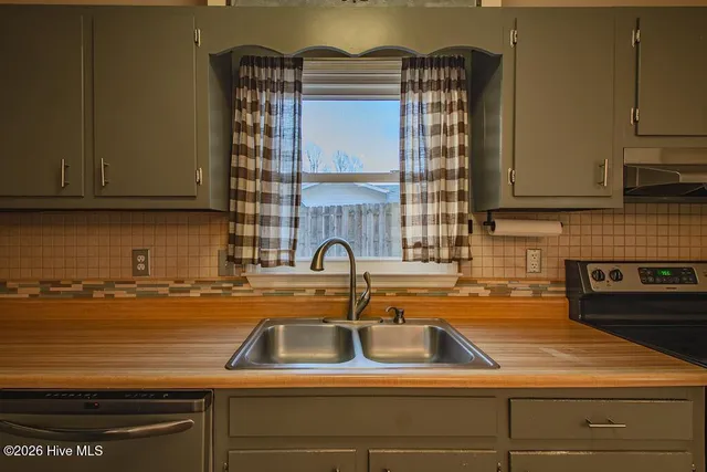 $245,000 | 222 Natalie Lane, Hubert, NC 28539