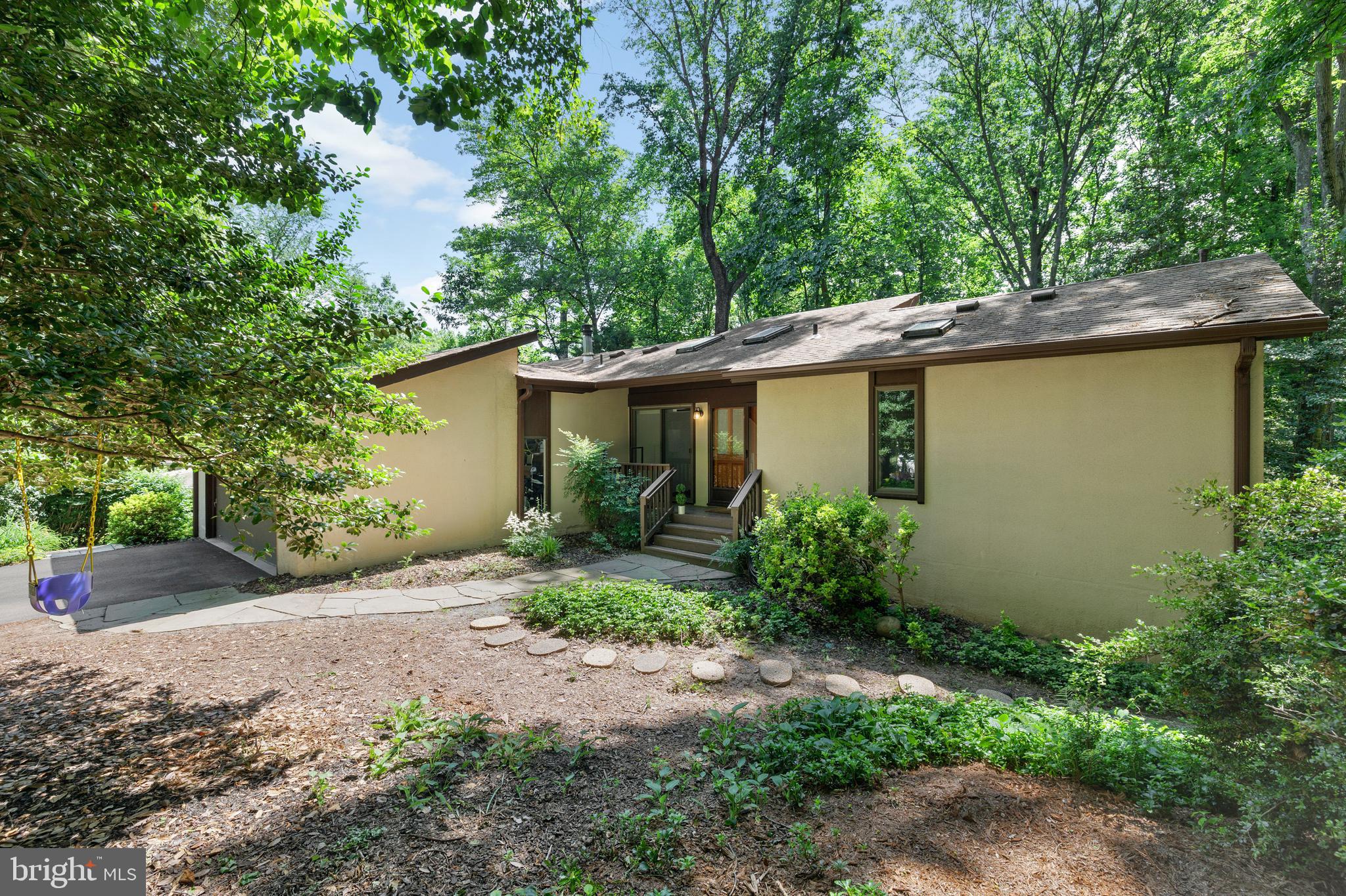 2075 Amberjack Court Reston, VA 20191 - Photo 2 of 46 Gallery Image 2