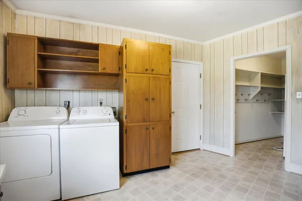 a view of a yard with an trees