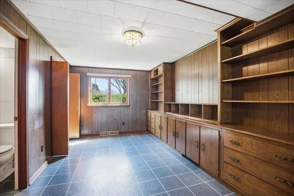 a view of a yard with an trees