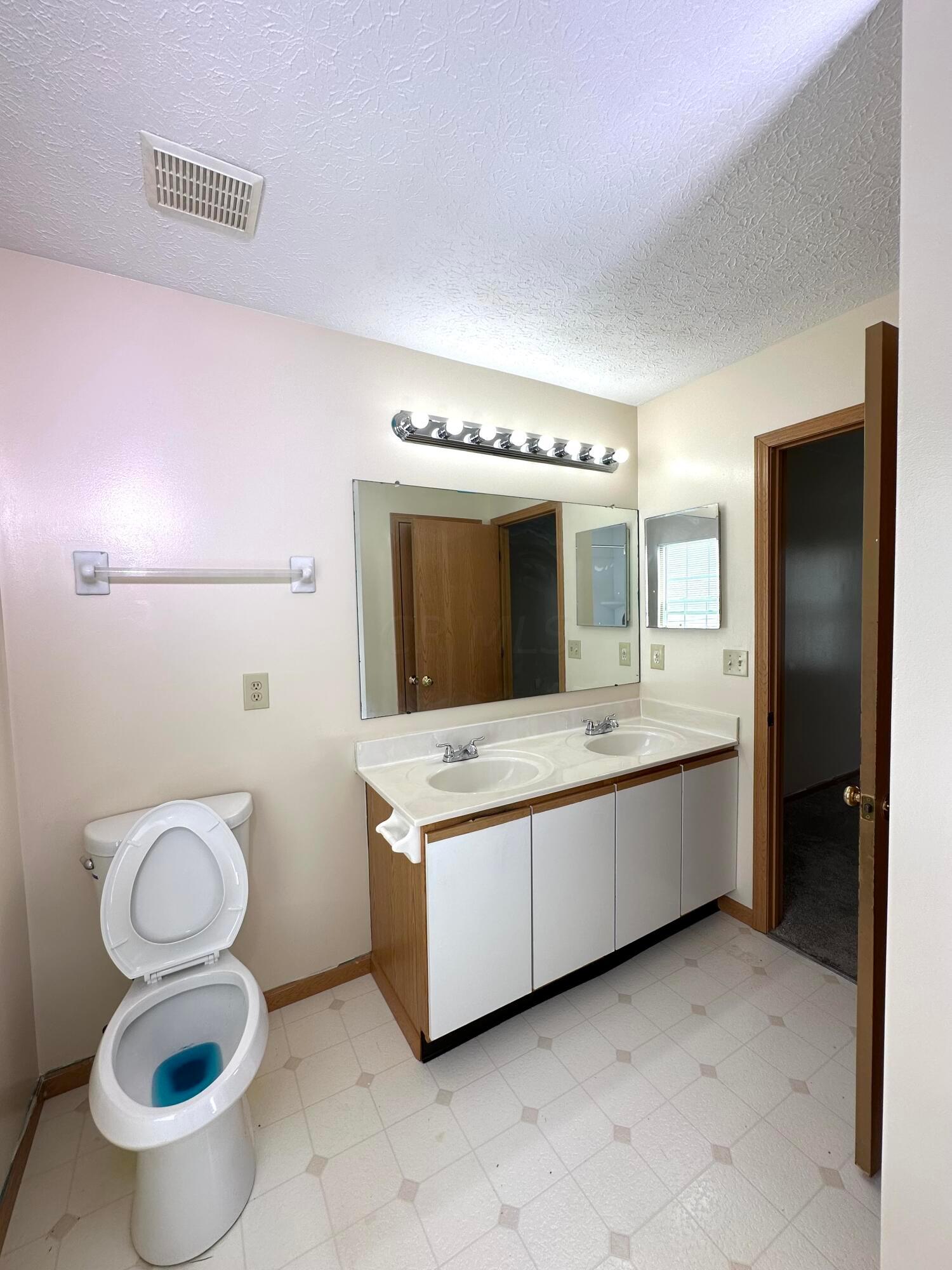 2746 Northwold Road Columbus, OH 43231 - Photo 15 of 31 master bedrooms full size bathroom