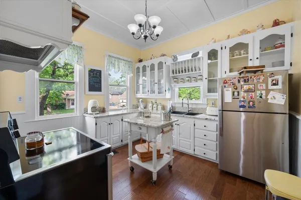 $539,900 | 756 West 3rd Avenue, Corsicana, TX 75110