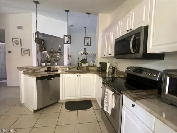 $1,800 | 7564 Silver Trumpet Lane, Unit U204, Naples, FL 34109