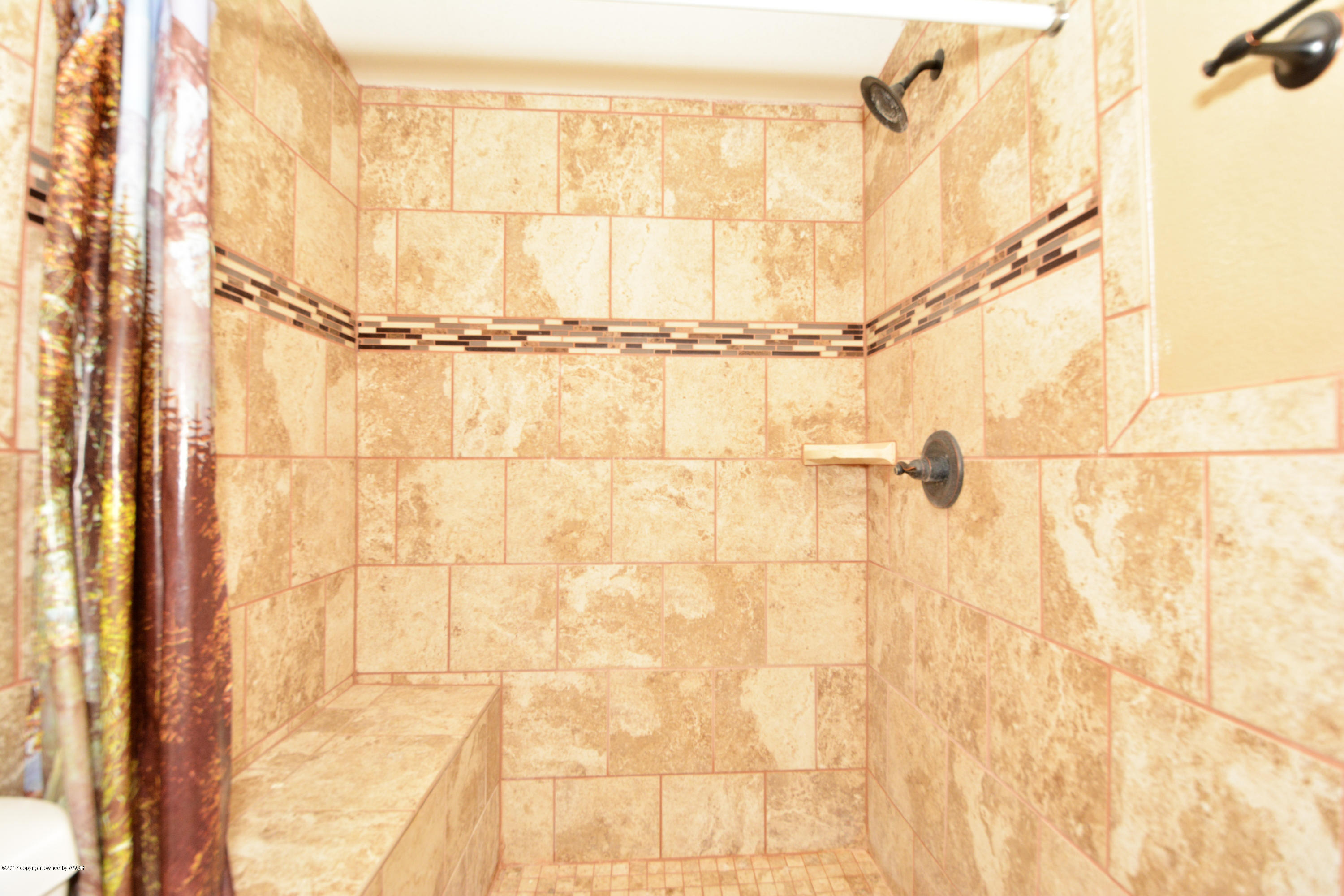401 Plantation Road Amarillo, TX 79118 - Photo 18 of 30 18 Bathroom