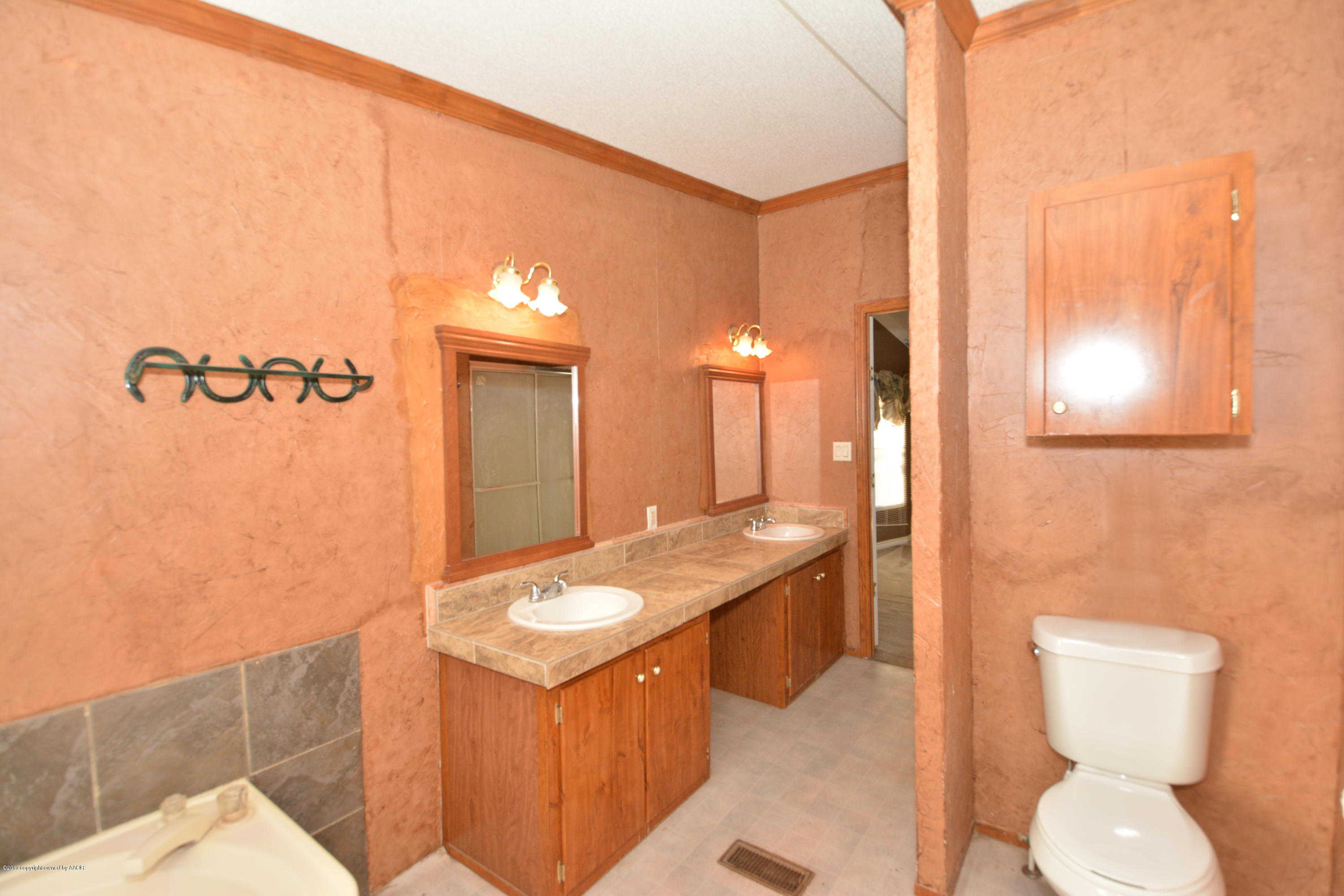 401 Plantation Road Amarillo, TX 79118 - Photo 30 of 30 30 Master Bathroom (extra)