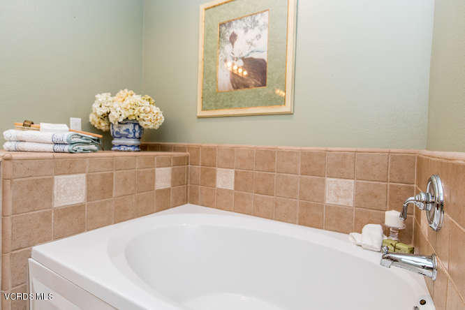 12440 Crystal Ranch Road Moorpark, CA 93021 - Photo 37 of 51 a bathroom with a tub