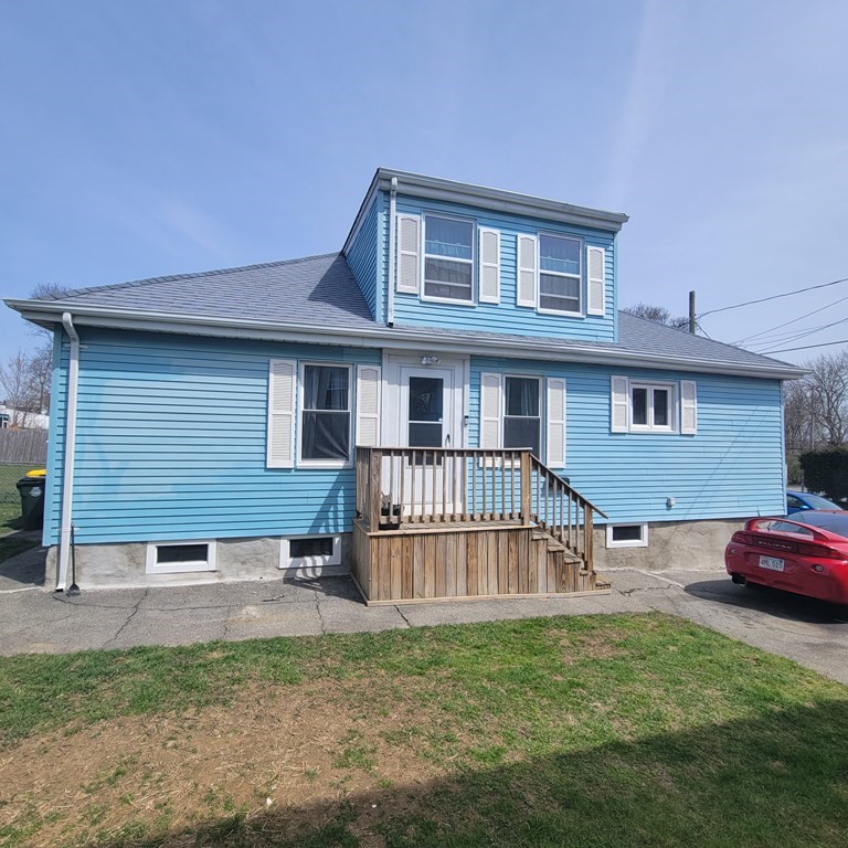 77 Carter Street Fall River, MA 02721 - Photo 25 of 25 a backyard of a house with table and chairs