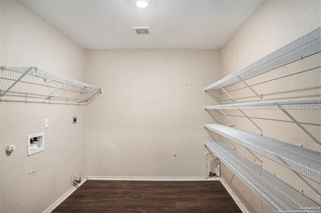 a view of utility room