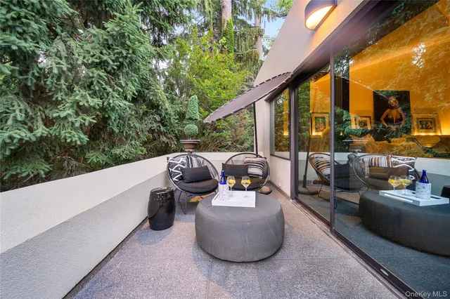 $6,300,000 | 7 Folie Court, Manhasset, NY 11030