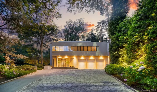 $6,300,000 | 7 Folie Court, Manhasset, NY 11030
