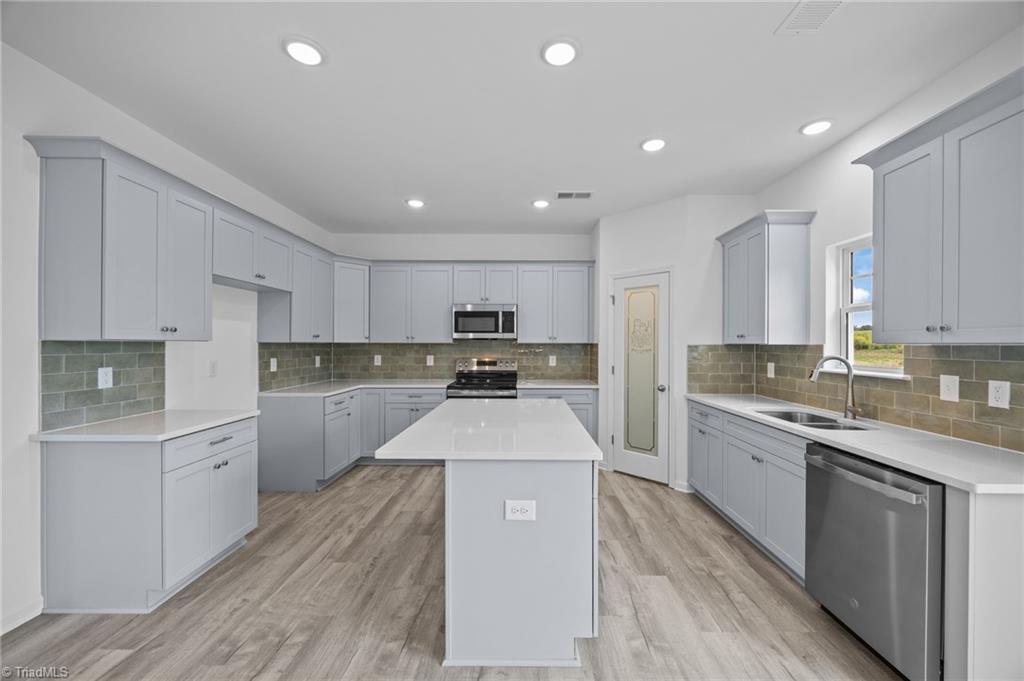 6909 Steeplegate Drive Burlington, NC 27215 - Photo 8 of 37