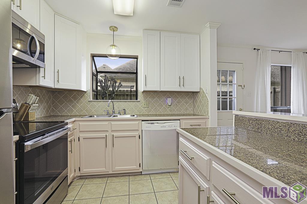 972 Ridgepoint Court, Unit 972 Baton Rouge, LA 70810 - Photo 7 of 23 Gallery Image 7