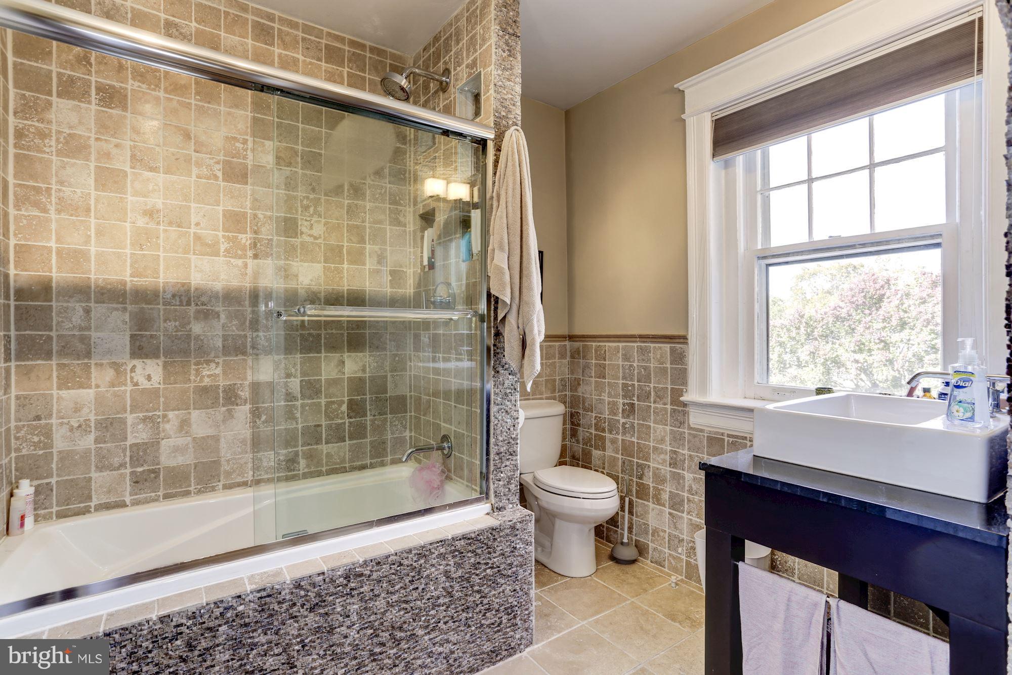 2009 Belmont Road Northwest, Unit 402 Washington, DC 20009 - Photo 19 of 30 Bath