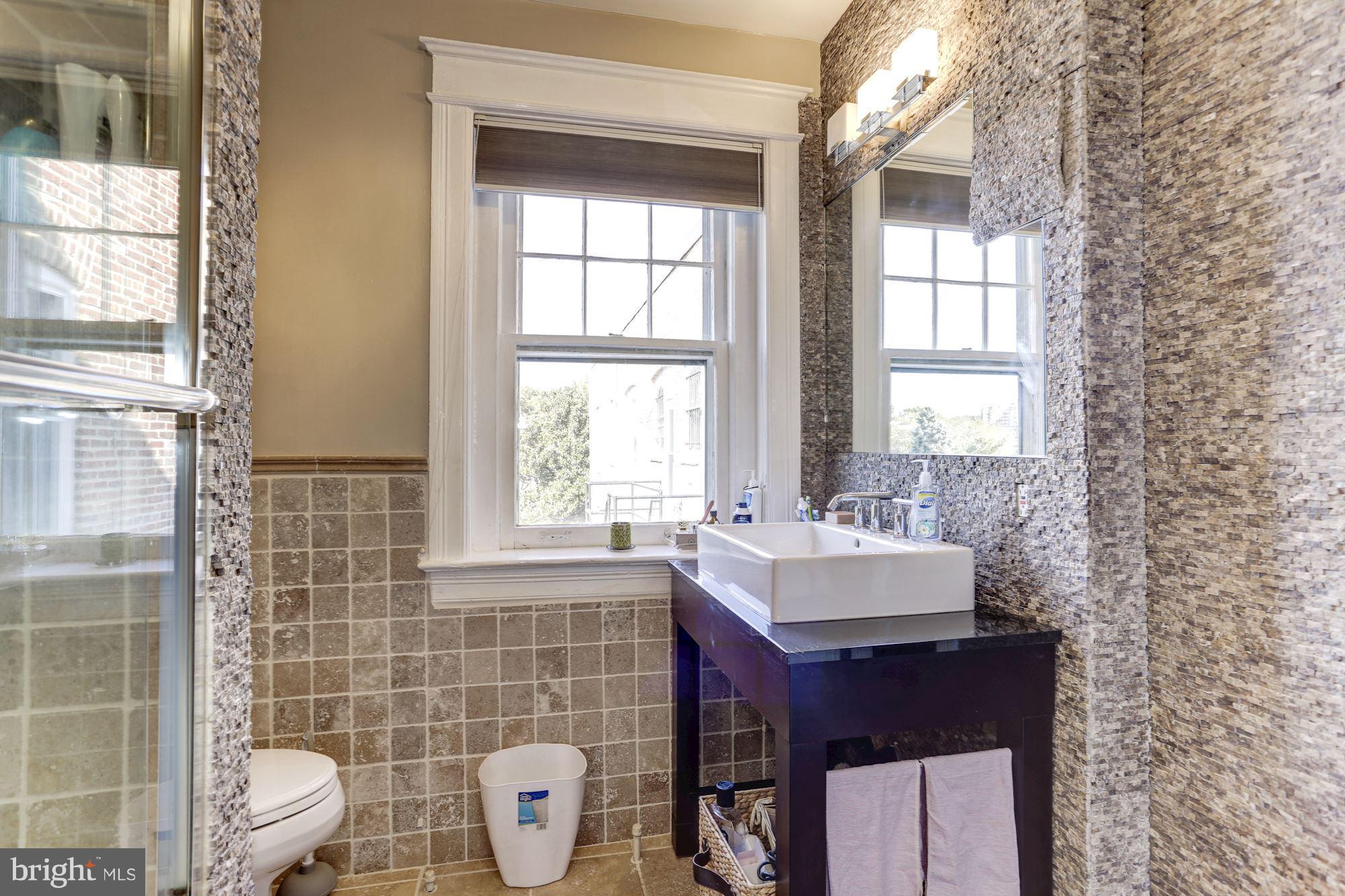 2009 Belmont Road Northwest, Unit 402 Washington, DC 20009 - Photo 20 of 30 Bath