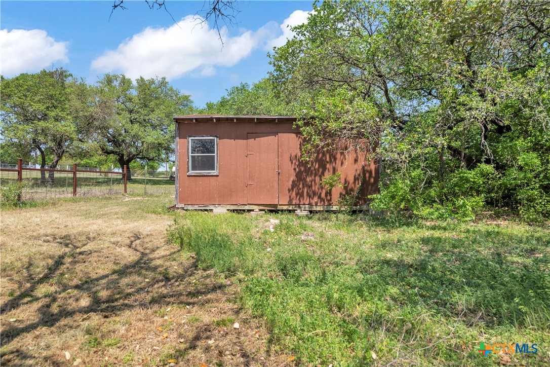 806 County Road 4756 Kempner, TX 76539 - Photo 28 of 33 a backyard of a house with lots of green space