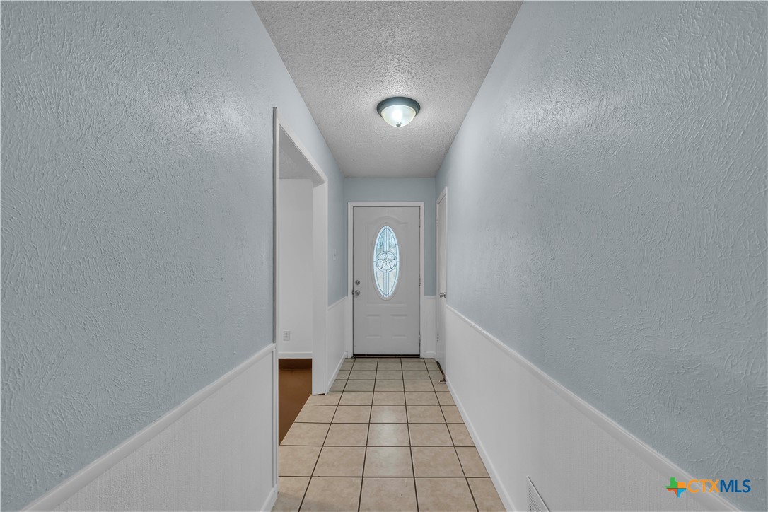 806 County Road 4756 Kempner, TX 76539 - Photo 5 of 33 a view of a hallway with a white walls
