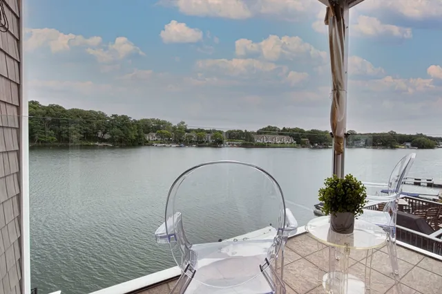 a picture of a lake view