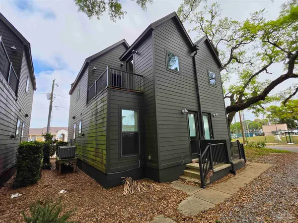 $2,450 | 379 South Clubbs Street, Unit A, Pensacola, FL 32502