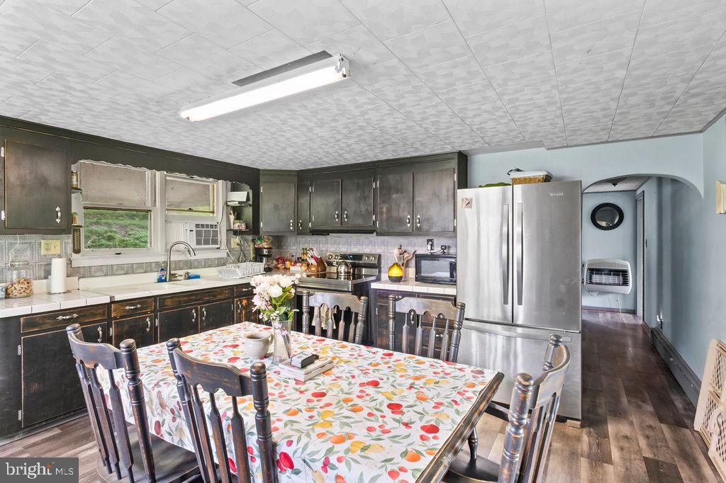 1644 Moselem Spring Road Hamburg, PA 19526 - Photo 11 of 26 Charming kitchen with modern touches.
