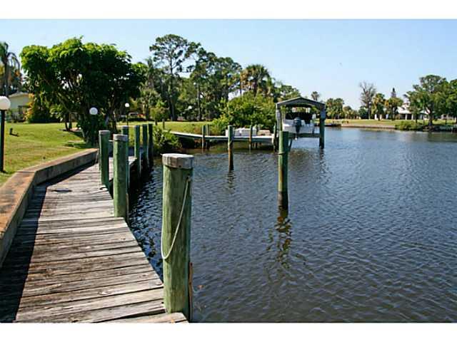 884 Northwest Spruce Ridge Drive Stuart, FL 34994 - Photo 4 of 25