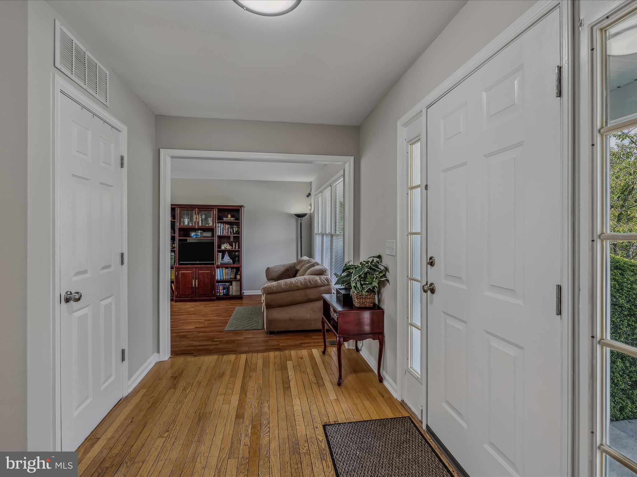 114 Woodrow Road Winchester, VA 22602 - Photo 11 of 56 Foyer