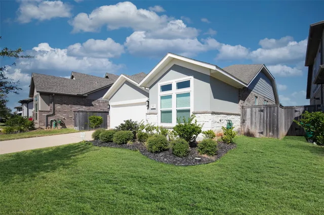 a view of a house with a backyard