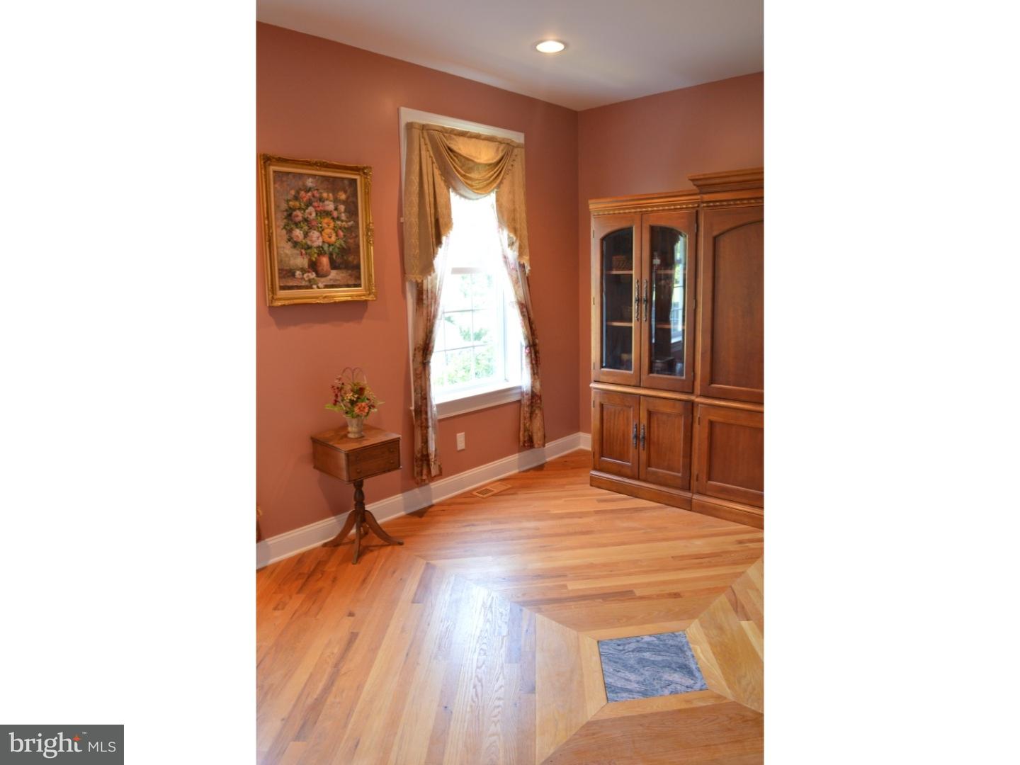 26 Wulaton Road Kintnersville, PA 18930 - Photo 5 of 25 Living Room