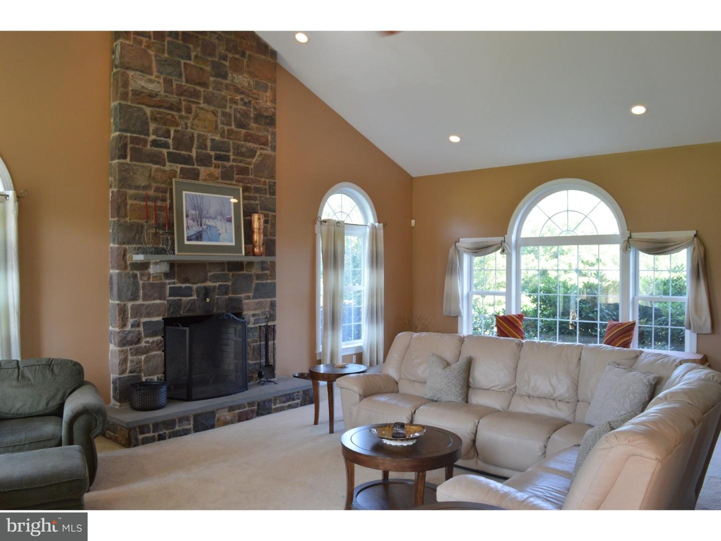 26 Wulaton Road Kintnersville, PA 18930 - Photo 7 of 25 Family Room