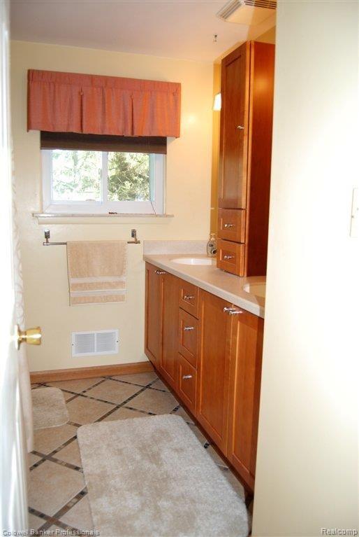 21234 Stanstead Road Northville, MI 48167 - Photo 20 of 23 Updated Full Bath