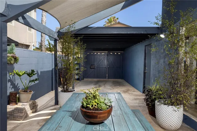 a view of a entryway of the house