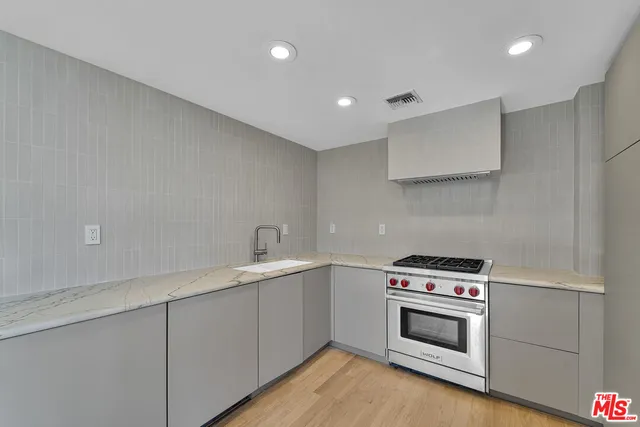 $4,500 | 4455 Los Feliz Boulevard, Unit 407, Los Angeles, CA 90027