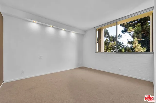 $4,500 | 4455 Los Feliz Boulevard, Unit 407, Los Angeles, CA 90027