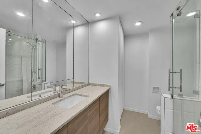 $4,500 | 4455 Los Feliz Boulevard, Unit 407, Los Angeles, CA 90027