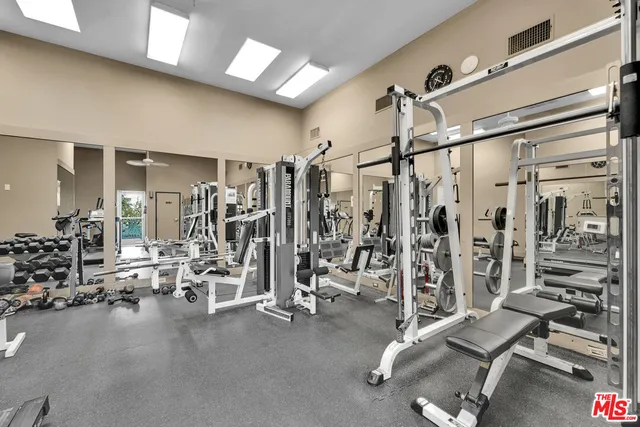 $4,500 | 4455 Los Feliz Boulevard, Unit 407, Los Angeles, CA 90027