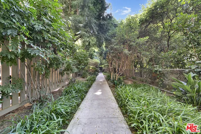 $4,500 | 4455 Los Feliz Boulevard, Unit 407, Los Angeles, CA 90027