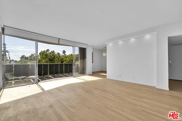 $4,500 | 4455 Los Feliz Boulevard, Unit 407, Los Angeles, CA 90027