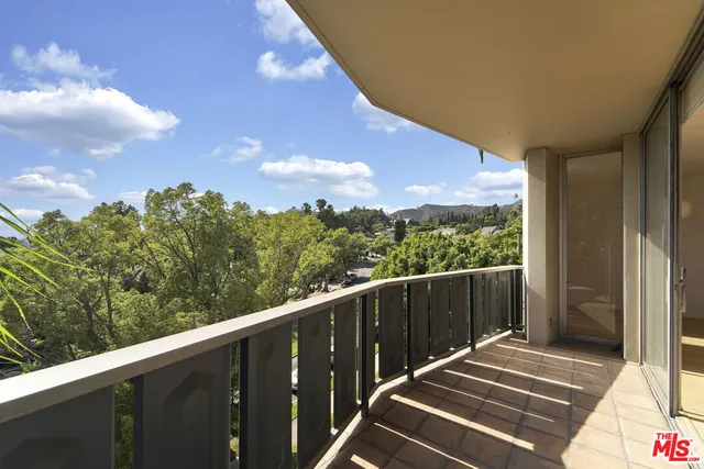 $4,500 | 4455 Los Feliz Boulevard, Unit 407, Los Angeles, CA 90027