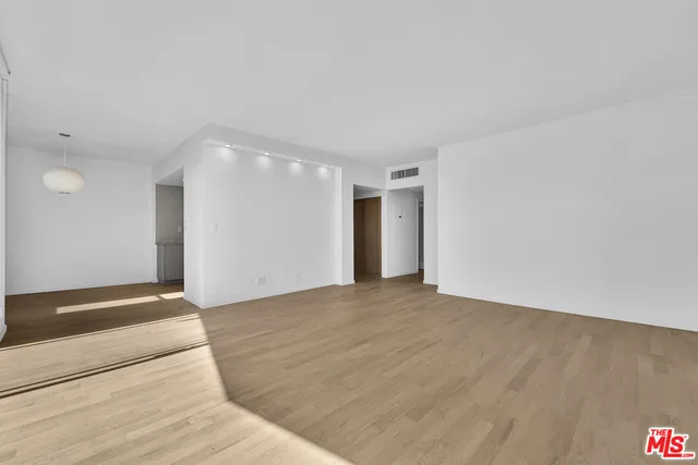 $4,500 | 4455 Los Feliz Boulevard, Unit 407, Los Angeles, CA 90027