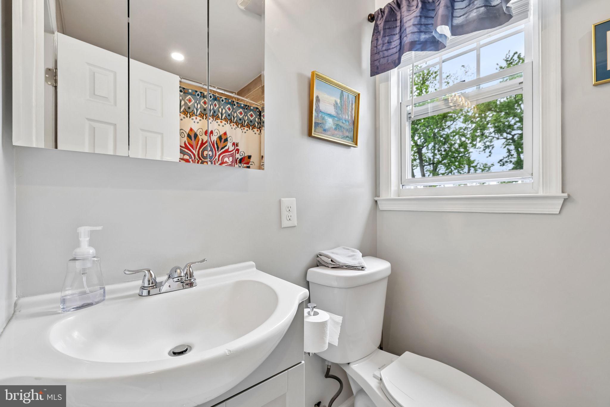 222 Bar Harbor Road Pasadena, MD 21122 - Photo 24 of 44 Full bathroom
