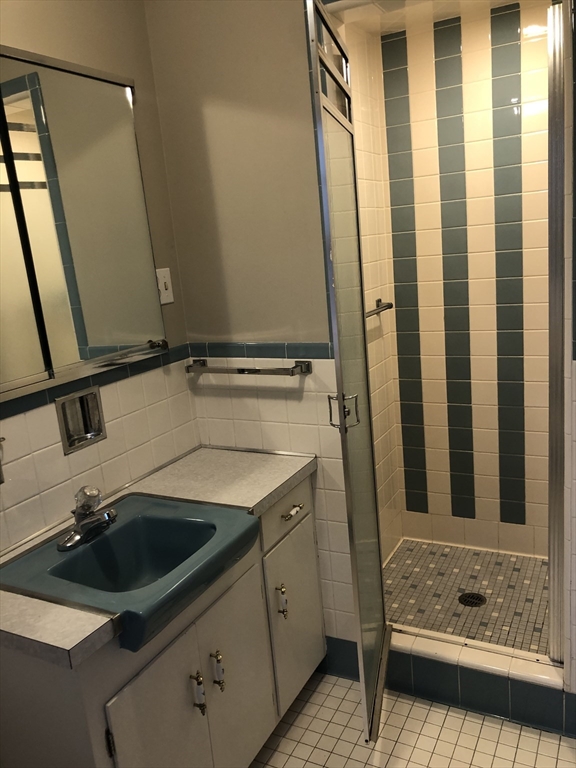 53 Deerhaven Road, Unit 1 Lincoln, MA 01773 - Photo 33 of 42 a bathroom with a sink and a mirror