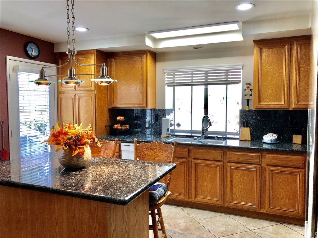 946 Cheyenne Road Corona, CA 92878 - Photo 10 of 28 Kitchen