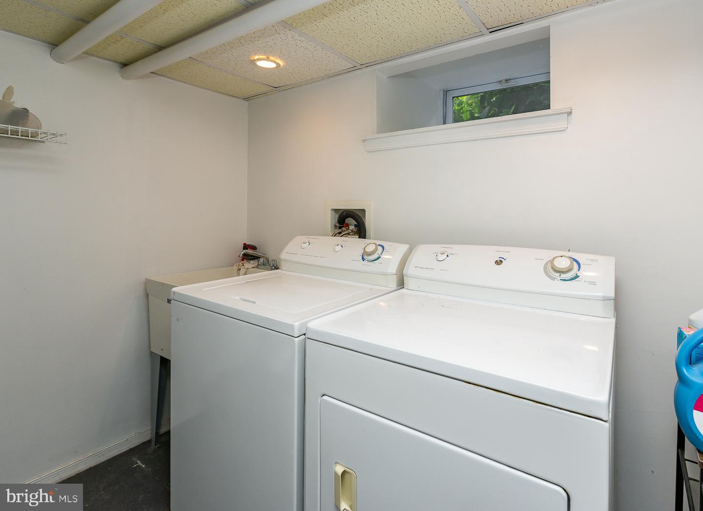 133 Kathmere Road Havertown, PA 19083 - Photo 38 of 45 a utility room with dryer and washer