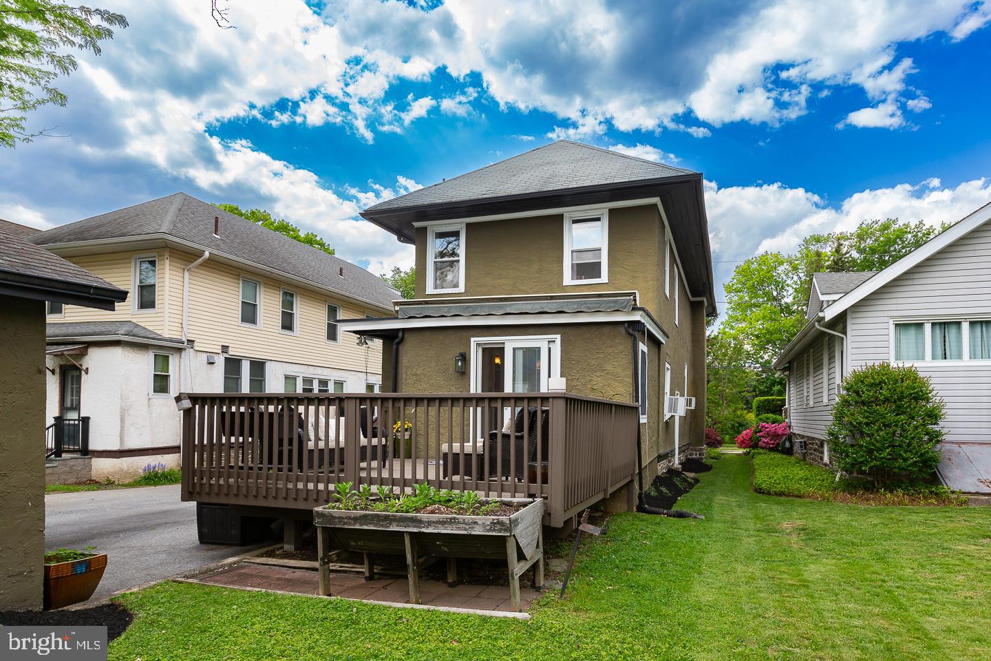 133 Kathmere Road Havertown, PA 19083 - Photo 4 of 45 a backyard of a house with table and chairs