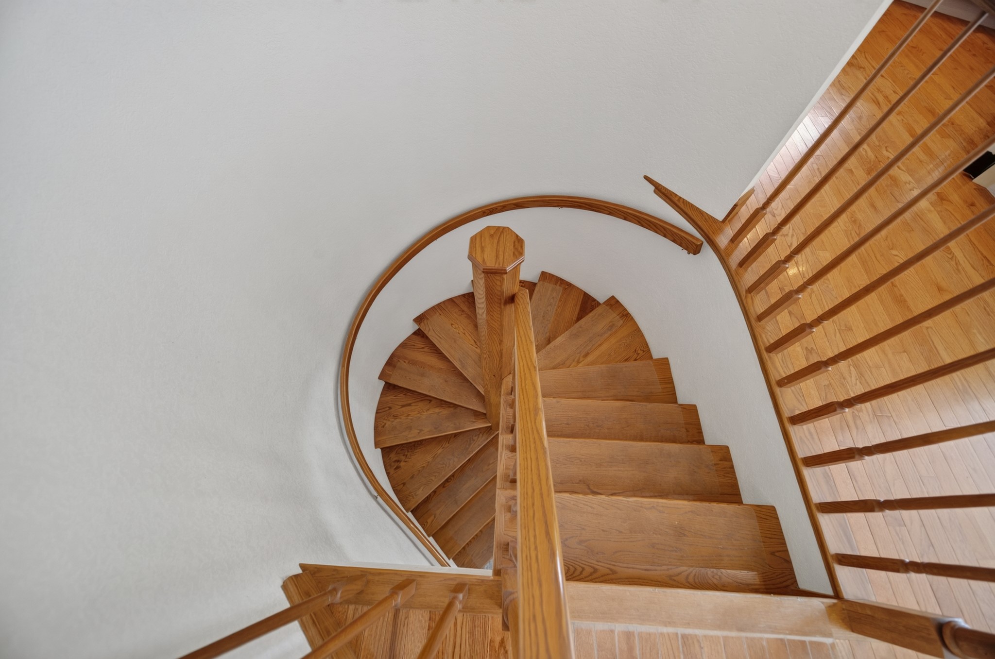 16045 State Rte 86 Meadville, PA 16335 - Photo 26 of 50 Custom oak staircase