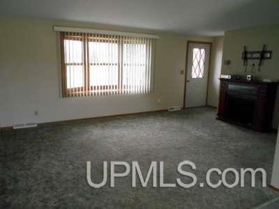 2733 18th Road Escanaba, MI 49829 - Photo 5 of 35