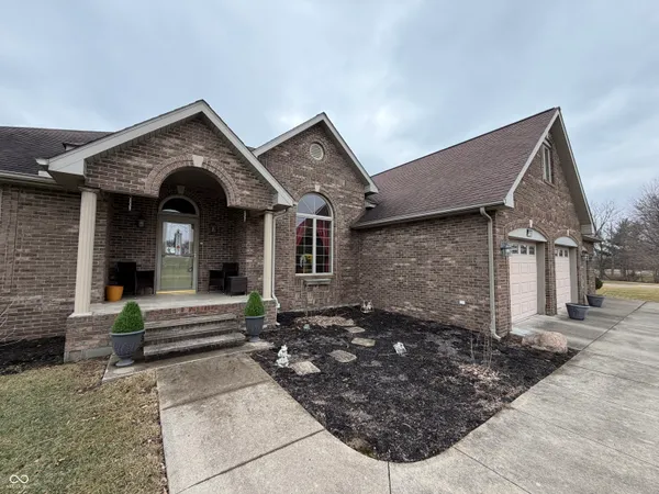 $343,000 | 1131 Tonya Drive, Clinton, IN 47842