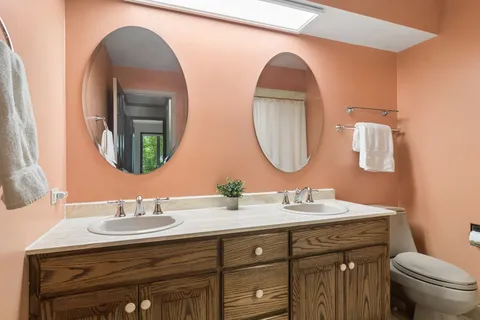$699,000 | 135 Hillcrest Court, Barrington, IL 60010